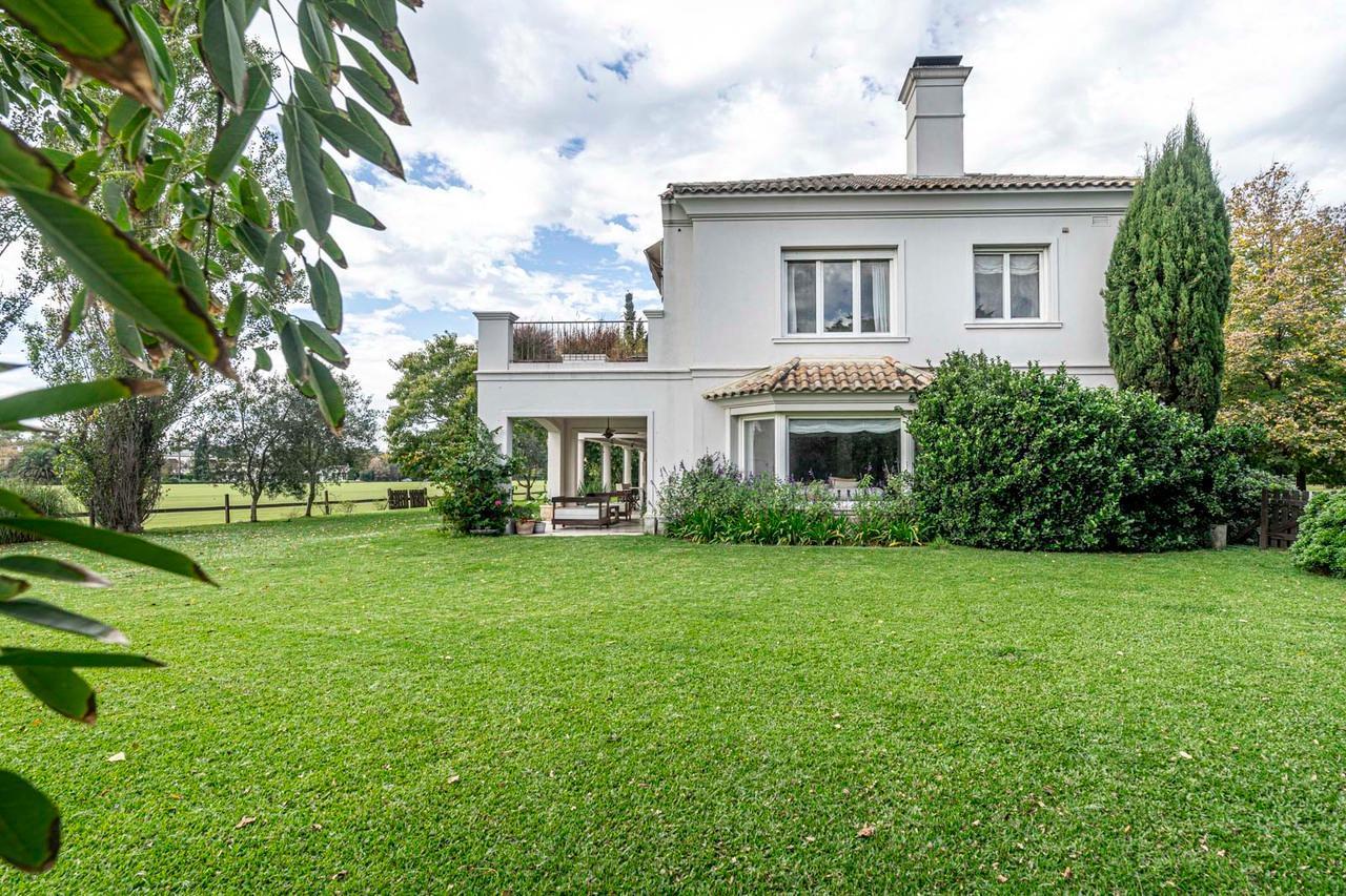 Foto de Venta – Imponente casa en Tortugas Country Club. Sobre lote de 2109 m², imagen 5