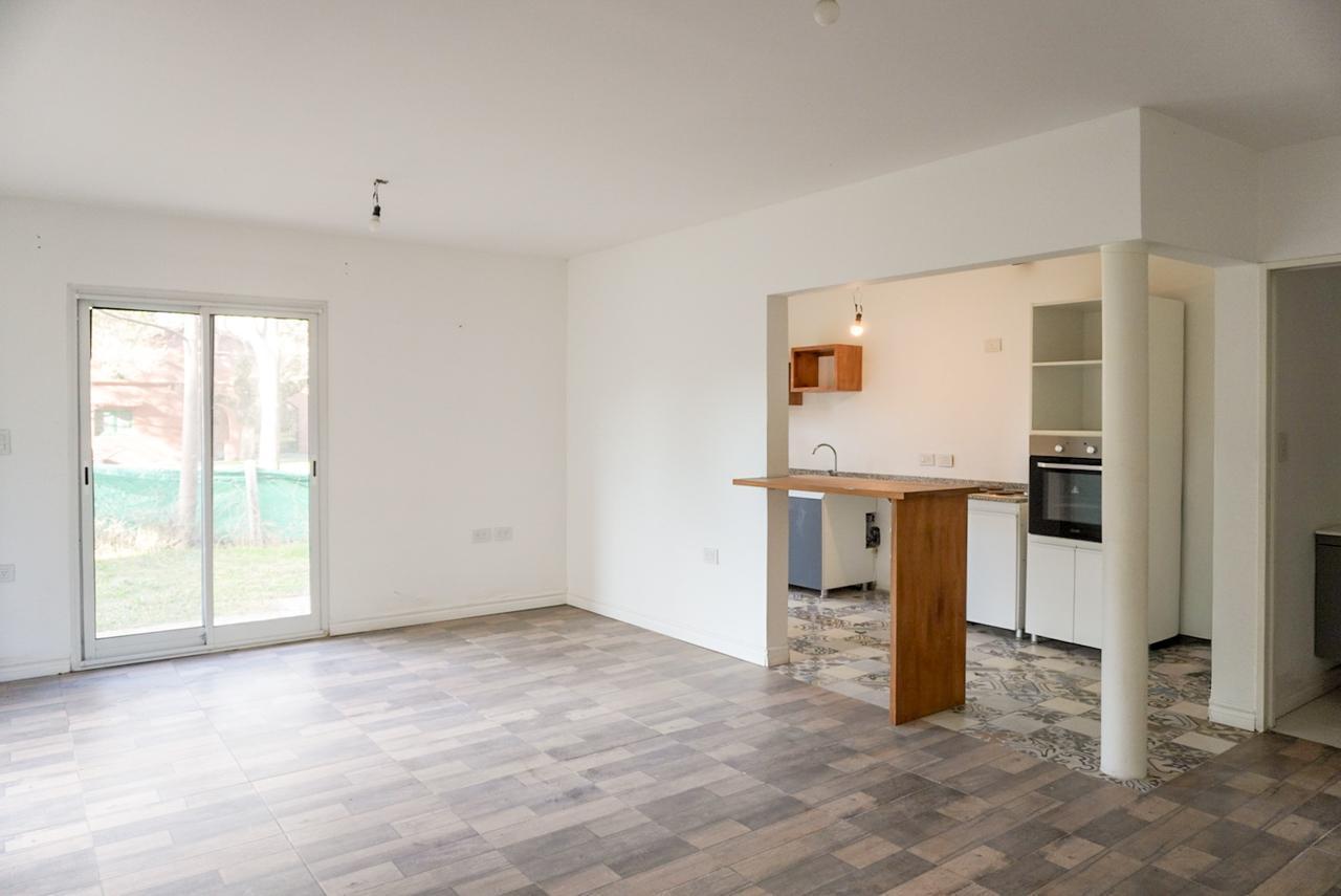 Foto de ALQUILER Casa tipo Triplex - Jardín, cochera y baulera - Los Tres, imagen 5