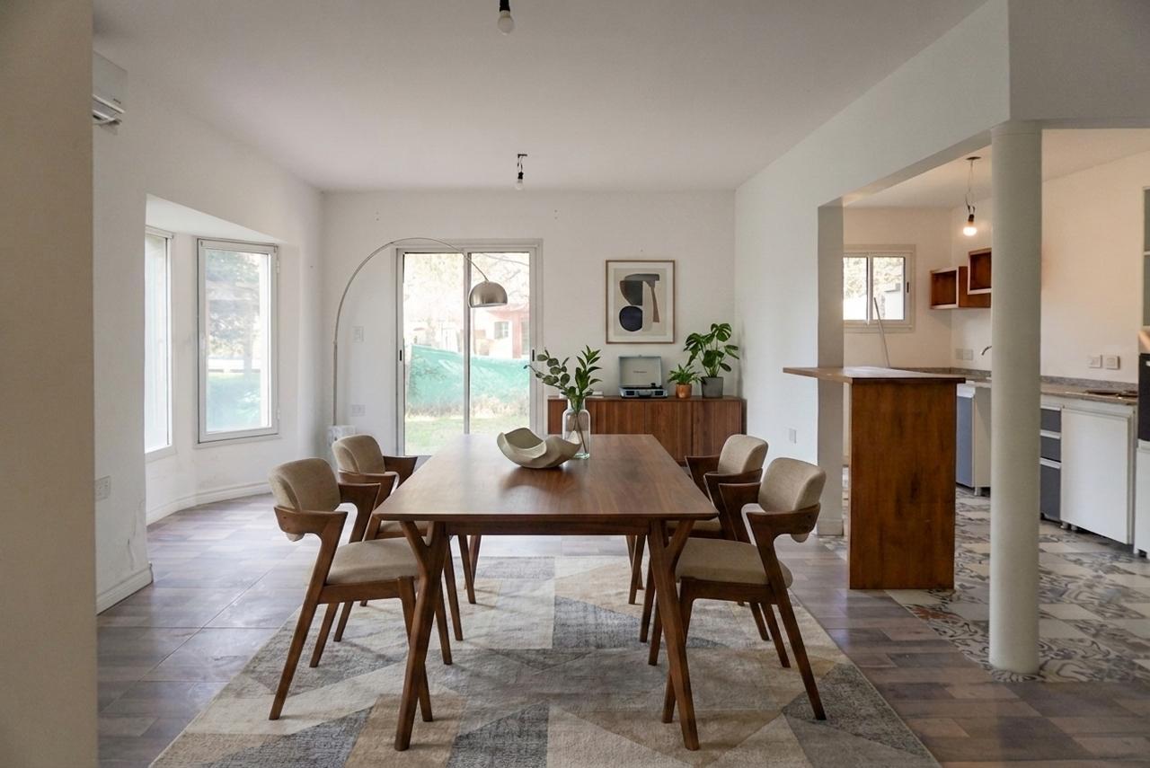 Foto de ALQUILER Casa tipo Triplex - Jardín, cochera y baulera - Los Tres, imagen 1