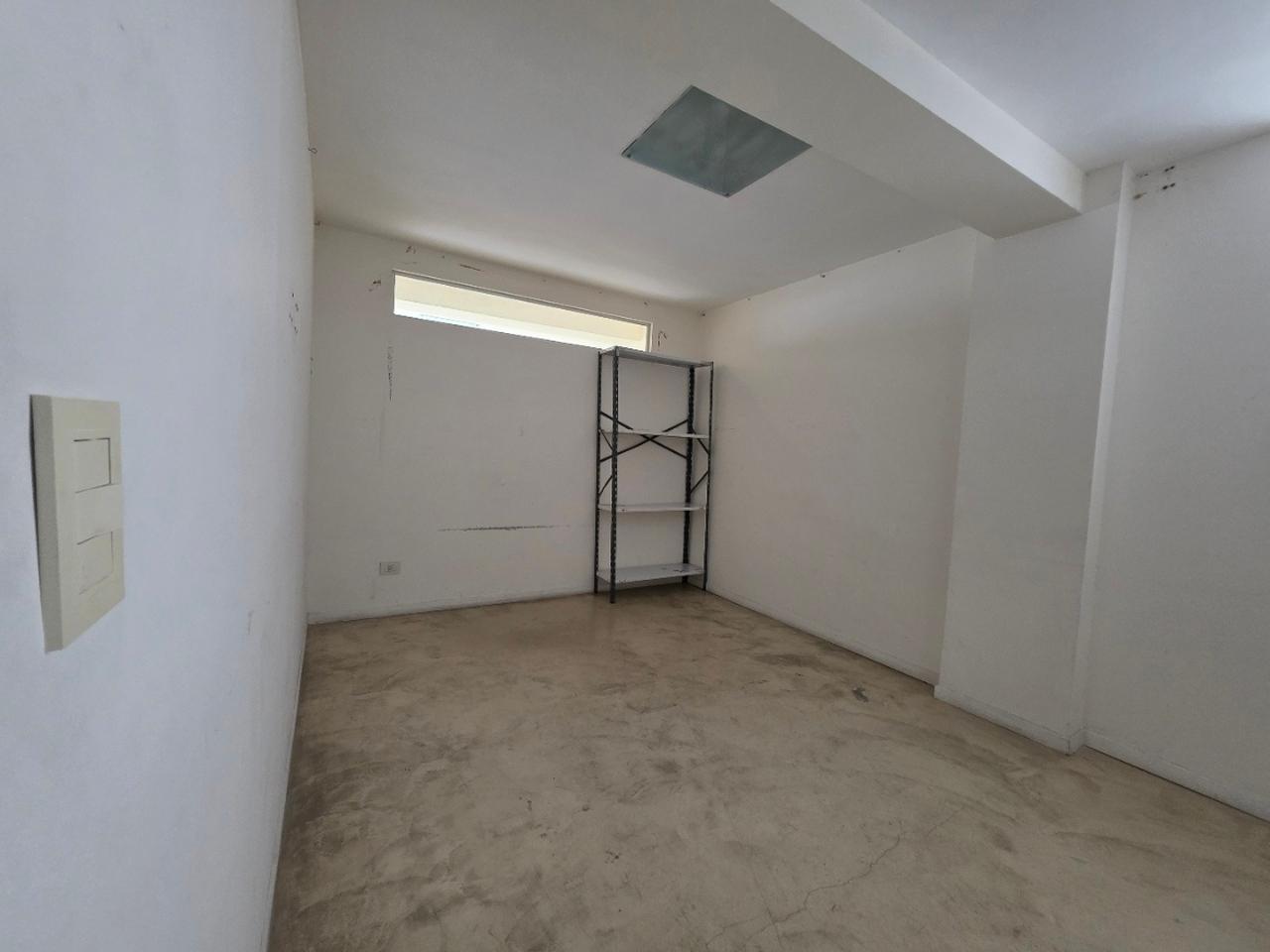 Foto de Alquiler de Galpón, ideal sector textil o logística 725m2 cubiertos, imagen 3