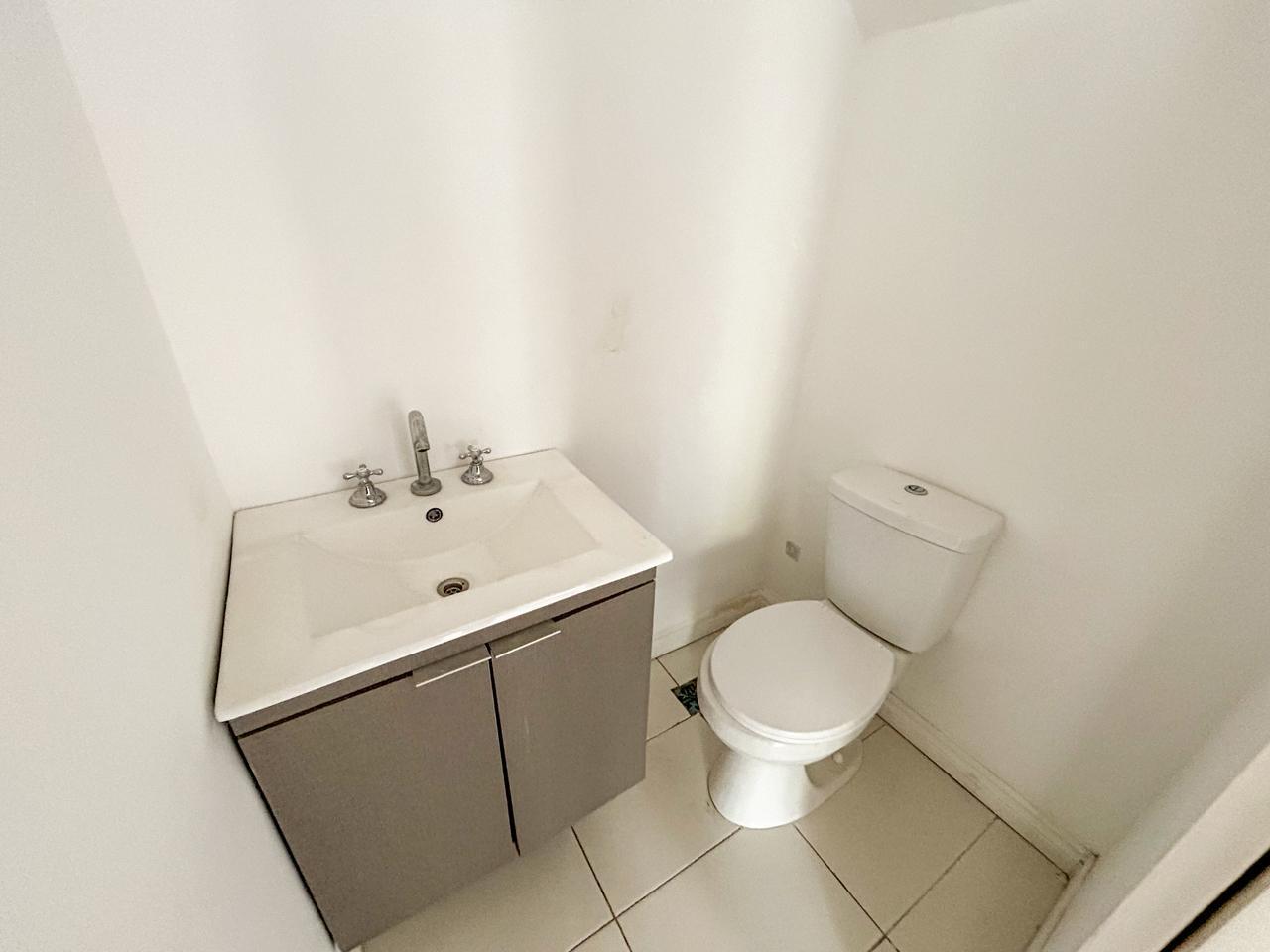 Foto de ALQUILER Casa tipo Triplex - Jardín, cochera y baulera - Los Tres, imagen 4