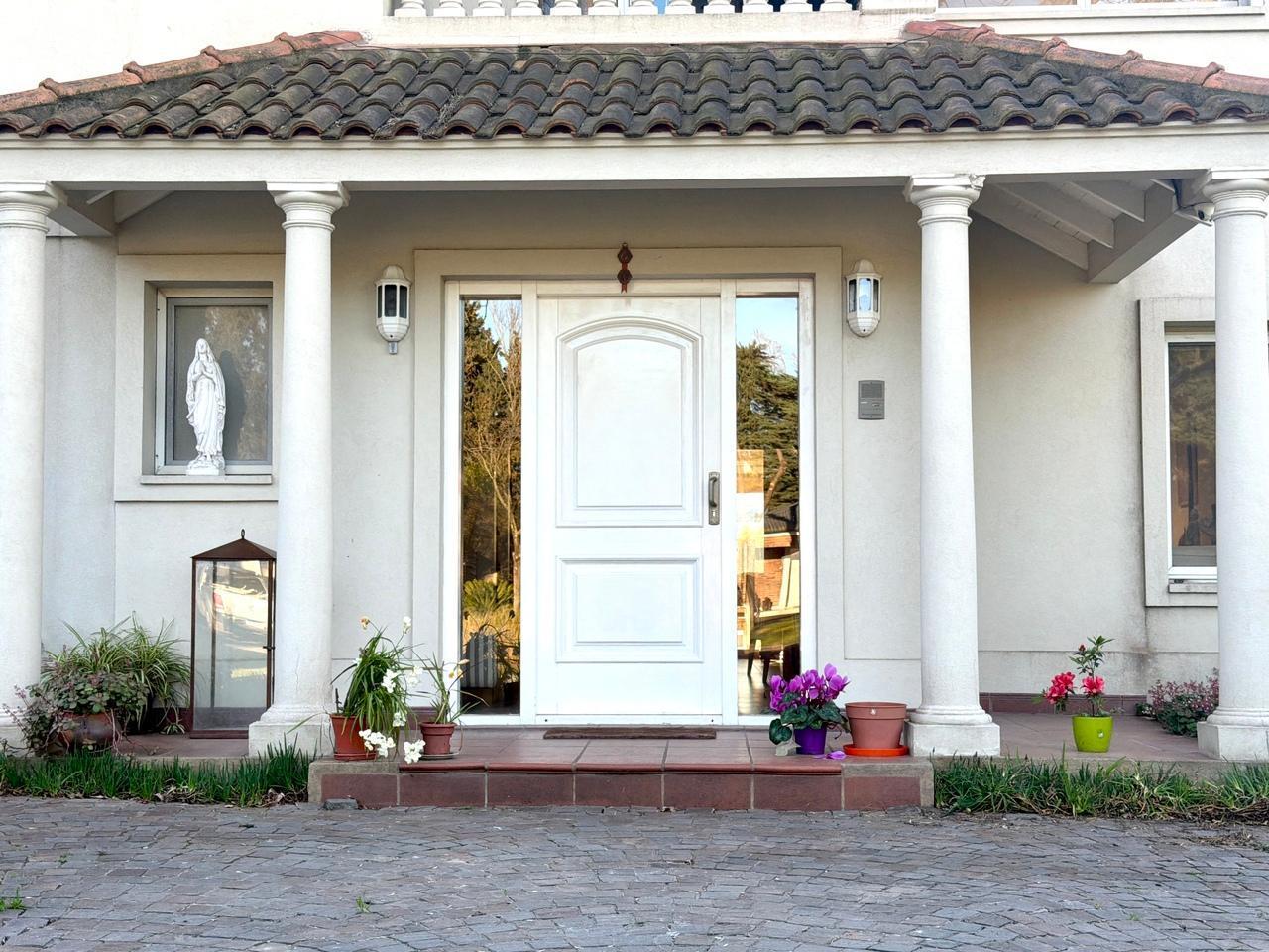 Foto de Casa en venta 5 ambientes en Santa María de los Olivos – Malvinas, imagen 1