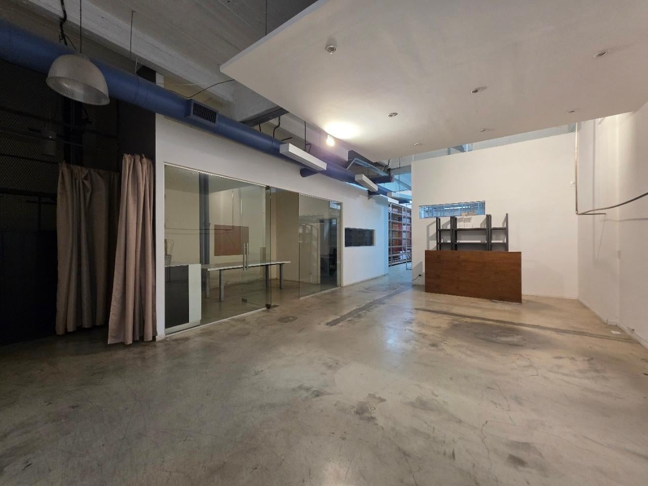 Foto de Depósito oficinas, 725m2 cubiertos Villa Crespo sin acceso vehicular., imagen 1