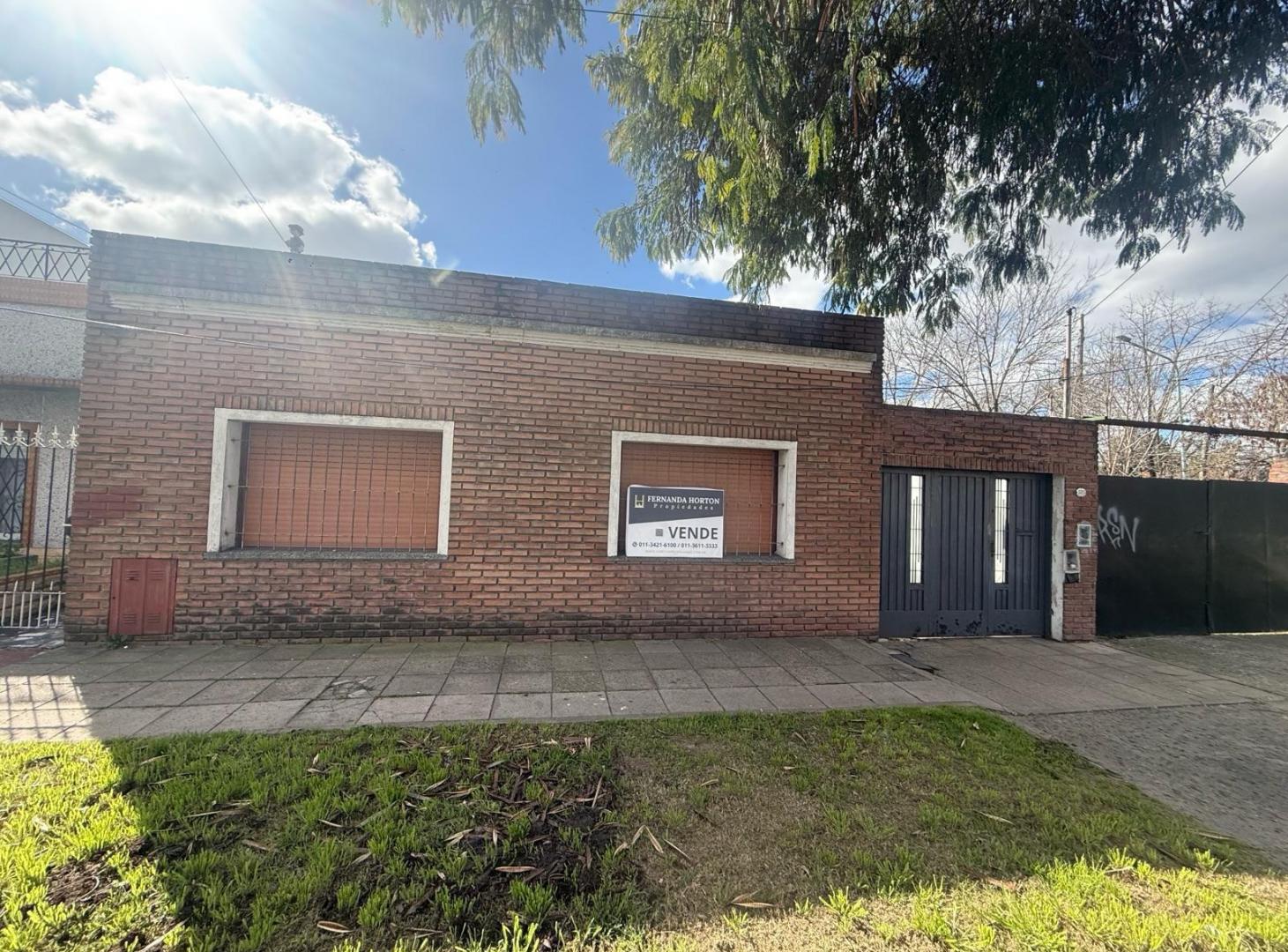 Foto de Casa en venta - Castelar Norte - APTO CREDITO - 4 ambientes - Patio, imagen 2
