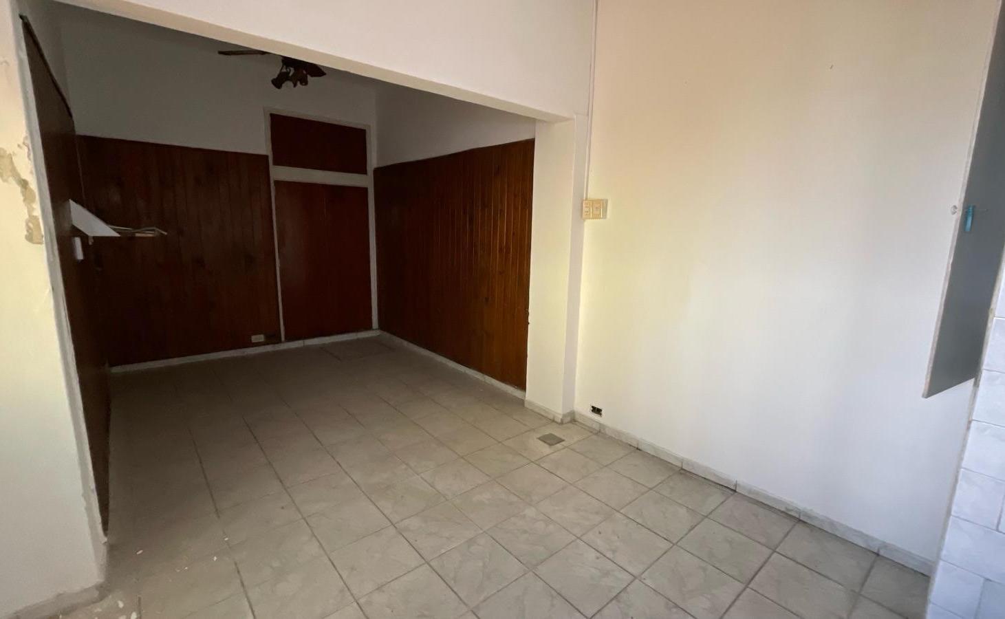 Foto de Casa en venta - Castelar Norte - APTO CREDITO - 4 ambientes - Patio, imagen 4