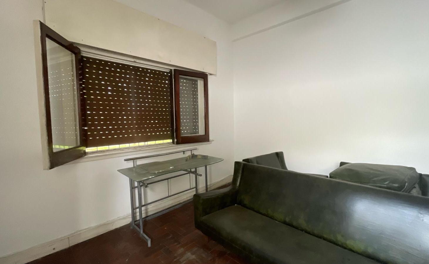 Foto de Casa en venta - Castelar Norte - APTO CREDITO - 4 ambientes - Patio, imagen 3