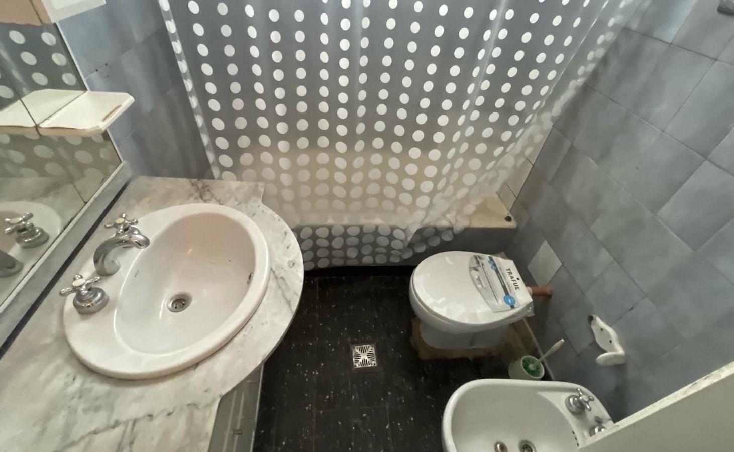 Foto de Casa en venta - Castelar Norte - APTO CREDITO - 4 ambientes - Patio, imagen 5