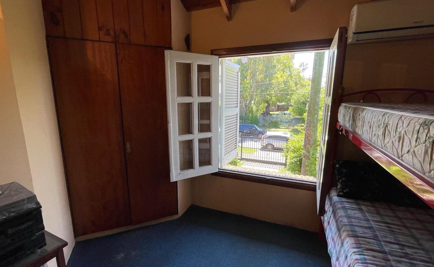 Foto de Casa de 4 ambientes con parque y pileta en Ituzaingó, imagen 5