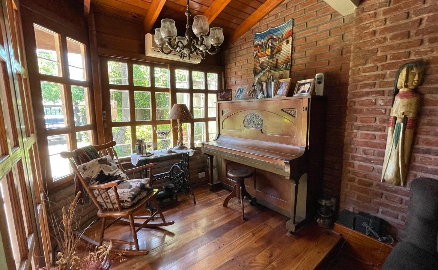 Foto de Casa de 4 ambientes con parque y pileta en Ituzaingó, imagen 3