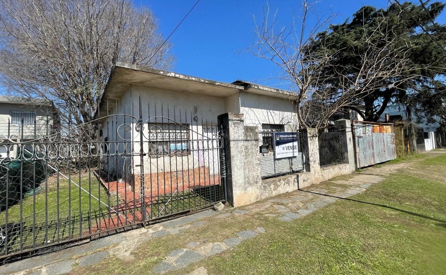 Foto de Casa en Castelar de 3 ambientes a refaccionar, imagen 3