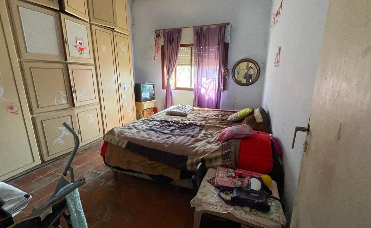 Foto de Casa en Castelar de 3 ambientes a refaccionar, imagen 4