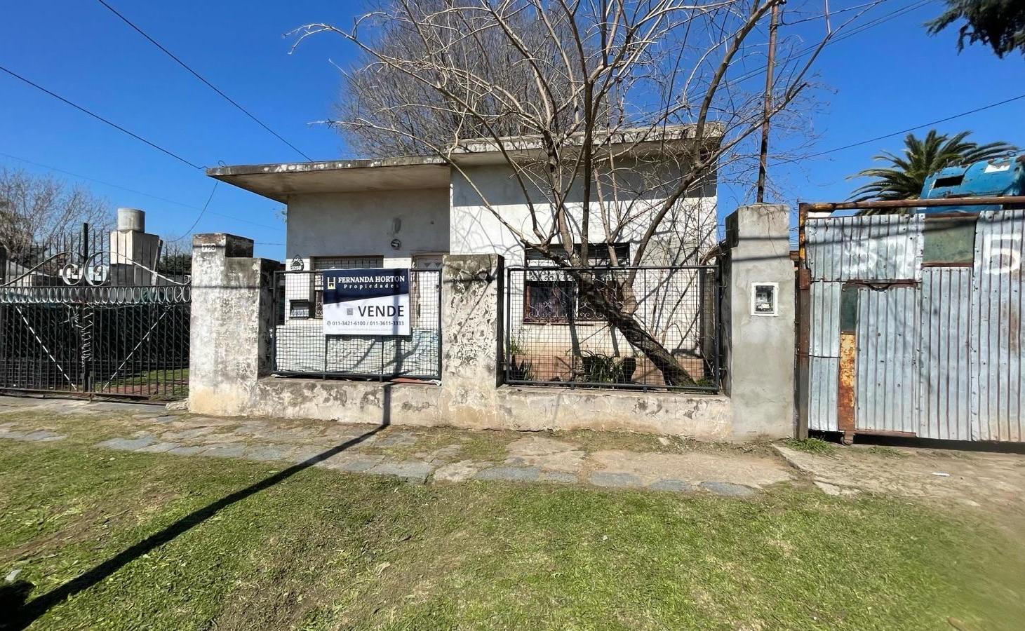 Foto de Casa en Castelar de 3 ambientes a refaccionar, imagen 1