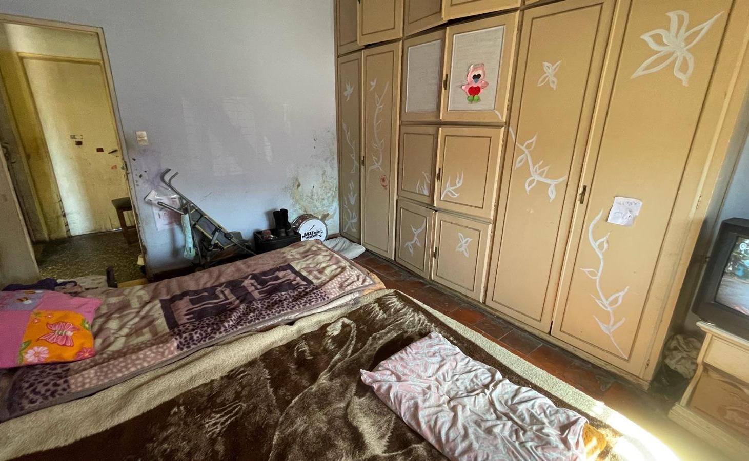 Foto de Casa en Castelar de 3 ambientes a refaccionar, imagen 2