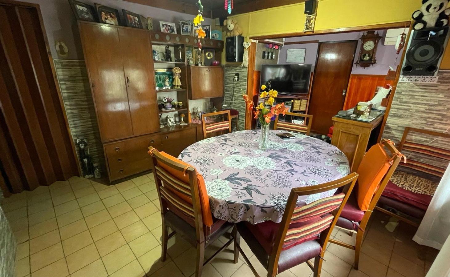 Foto de Casa en Castelar 3 ambientes, quincho y garage cubierto 3 autos, imagen 4