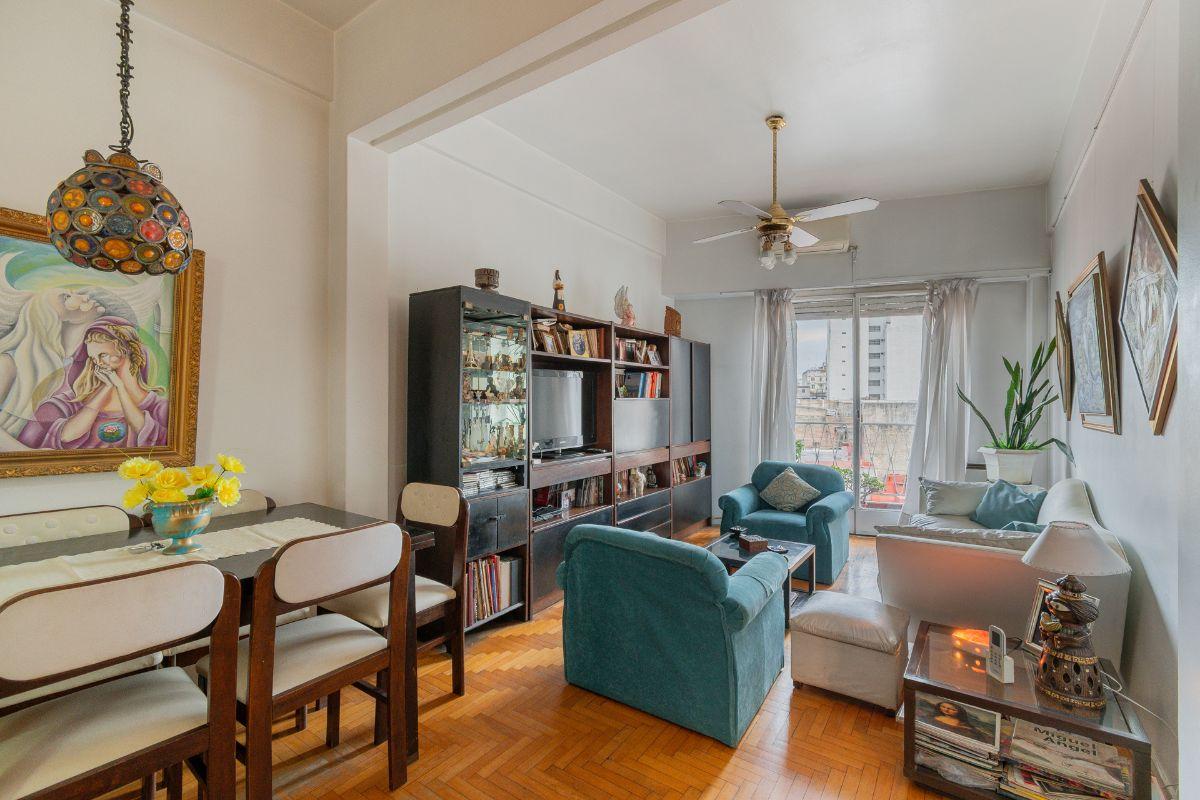 Foto de VENTA DEPARTAMENTO 3 AMBIENTES AL FRENTE CON BALCÓN CORRIDO. BALVANERA, imagen 3
