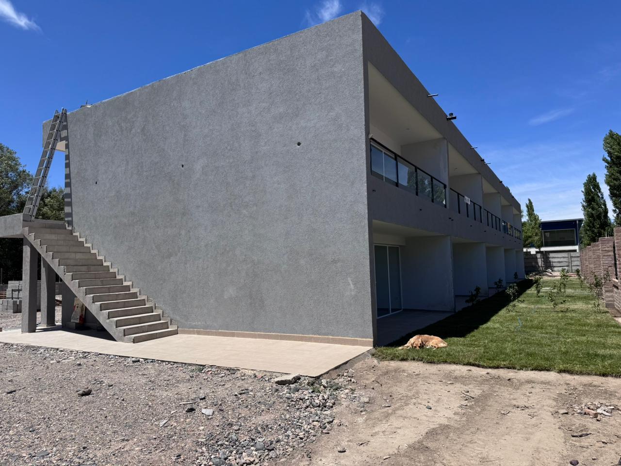 Complejo de diez departamentos en Centenario frente a ruta 7