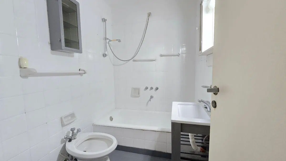 OPORTUNIDAD VENTA 2 Ambientes balcón ZONA UNIVERSIDADES 5