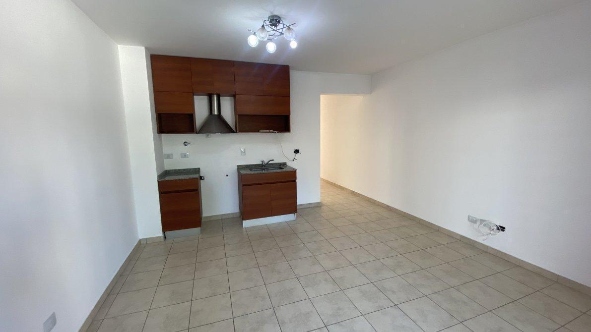 Venta - Departamento en Venta de 2 Ambientes con Cochera 2