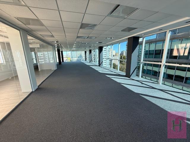 Oficina en alquiler Olivos/ Vicente Lopez piso de 400 mts