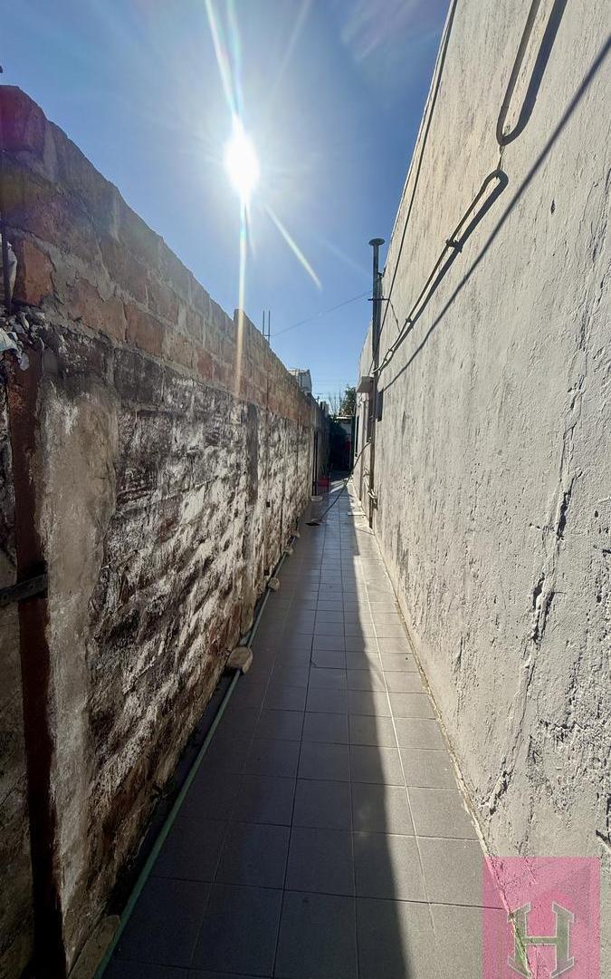 Foto de ALQUILER | PH de 2 Ambientes con Entrada Independiente y Cochera – Luis, imagen 3