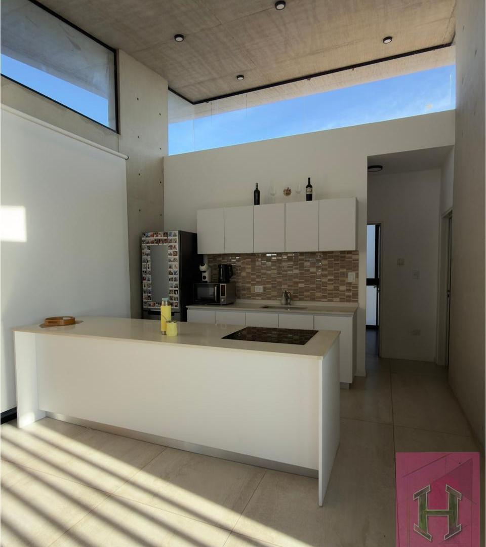 Foto de ALQUILER | Moderna Casa de 4 Ambientes con Pileta y Parrilla, imagen 2