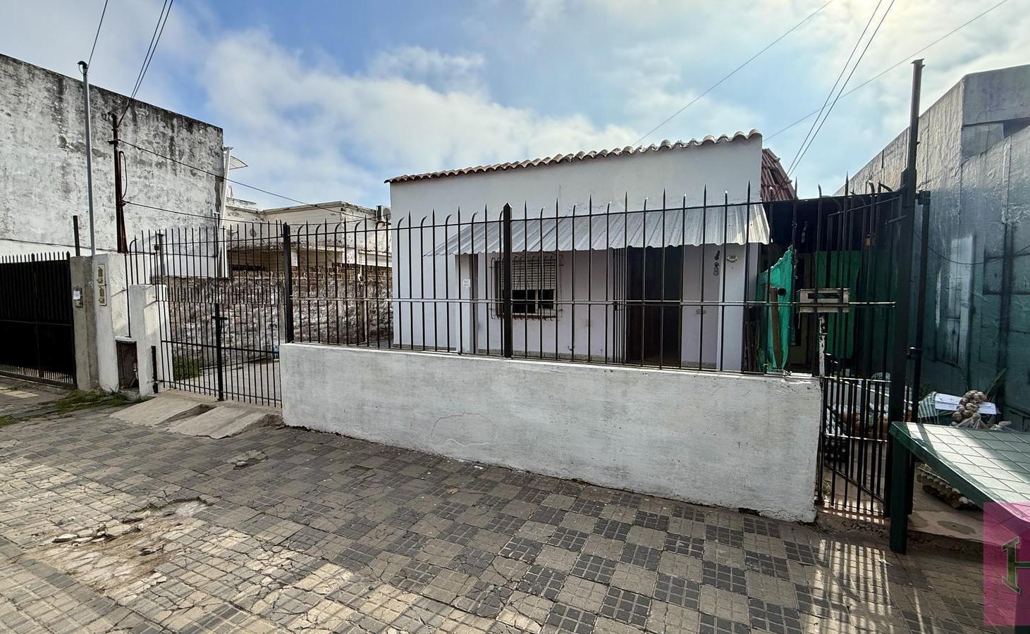 Foto de ALQUILER | PH de 2 Ambientes con Entrada Independiente y Cochera – Luis, imagen 4