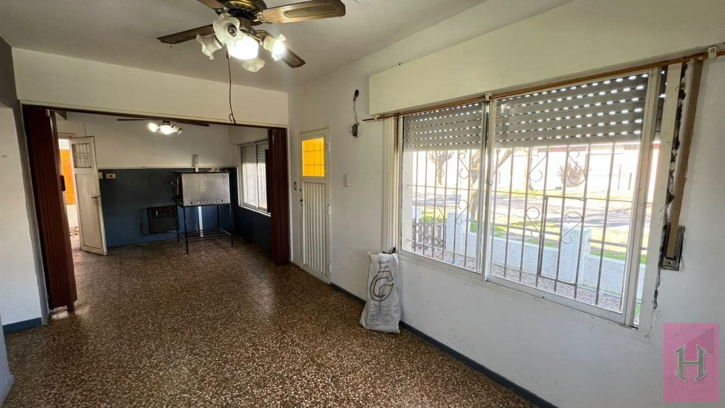 Foto de Casa Venta 4 ambientes con patio- Lavallol, imagen 3