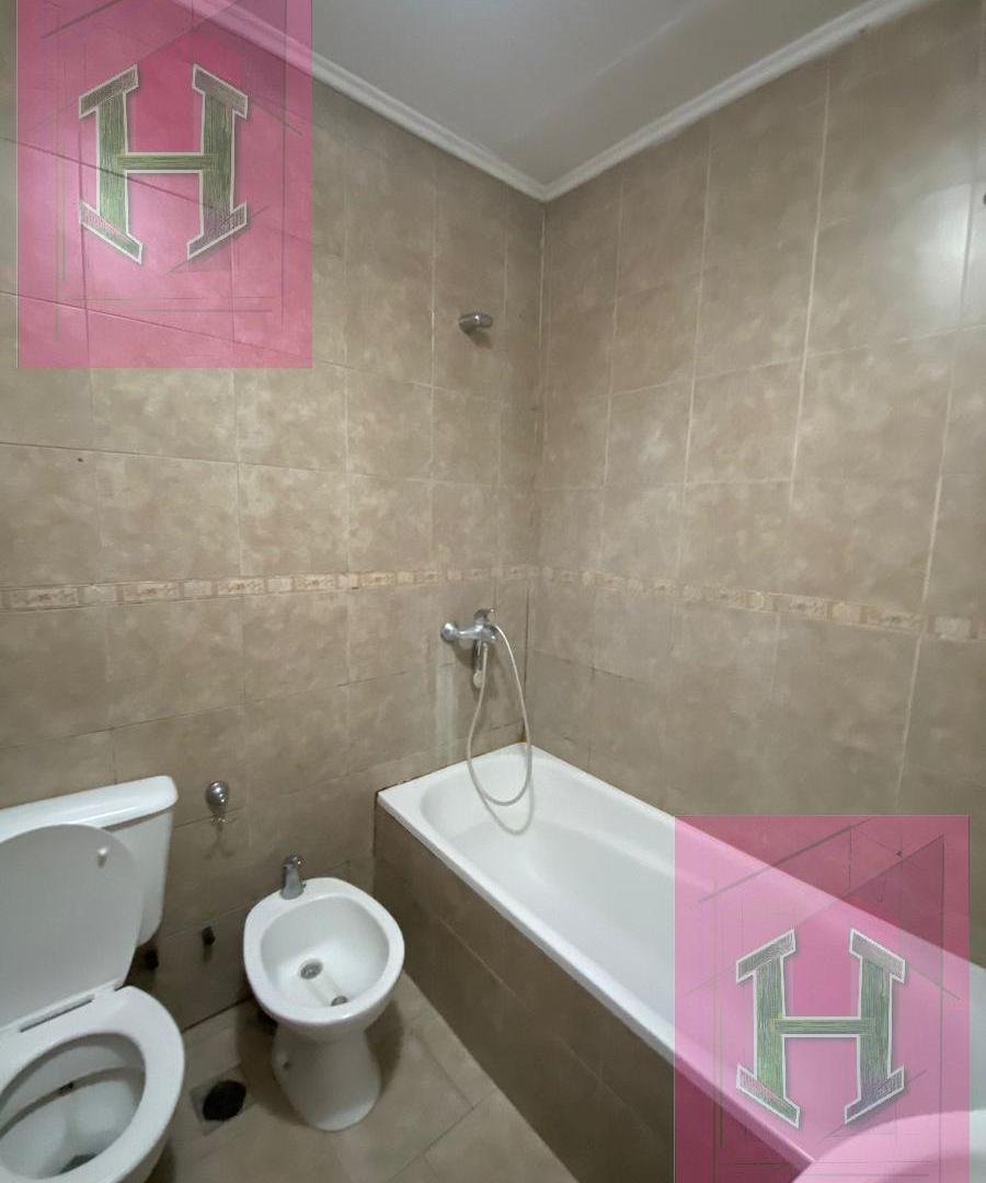 Foto de Venta - Departamento En Luis Guillon, CON ESCRITURA y Posibilidad En, imagen 2