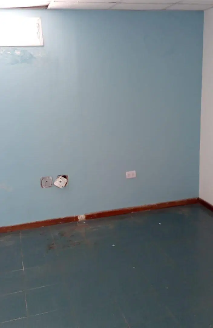 Alq.salon cbaño y 3 oficinas.B Juan XXIII. 3