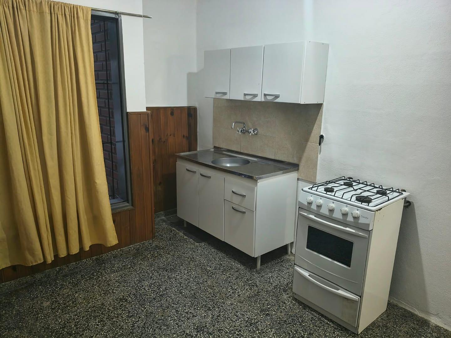 Alq.dpto c/1 dorm. B° Ituzaingó.
