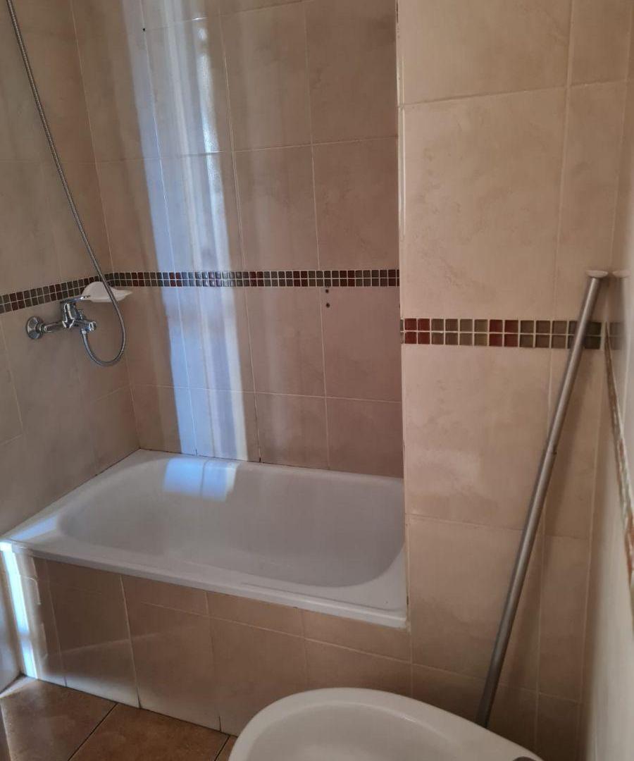 Foto de Excelente monoambiente con amplio balcon, placard, bano completo, imagen 4
