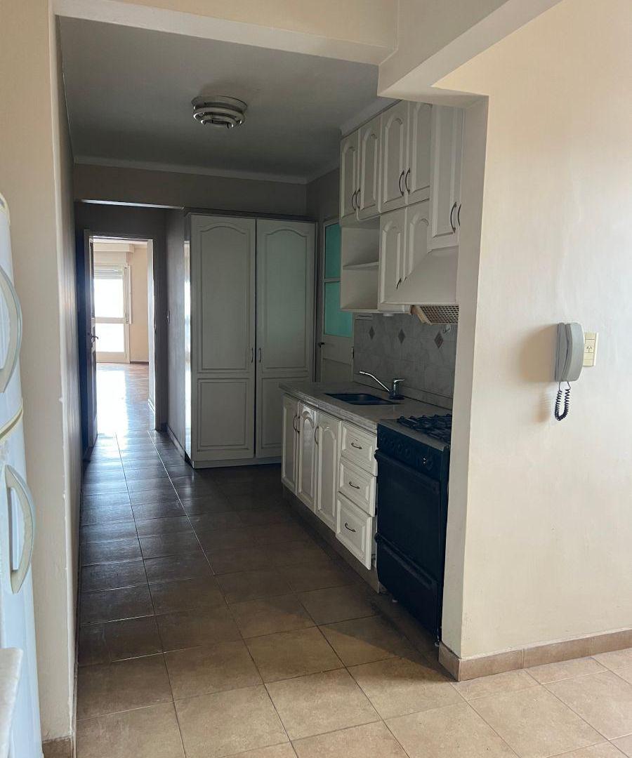 Foto de Vendo Departamento céntrico San Martín y Necochea, imagen 2