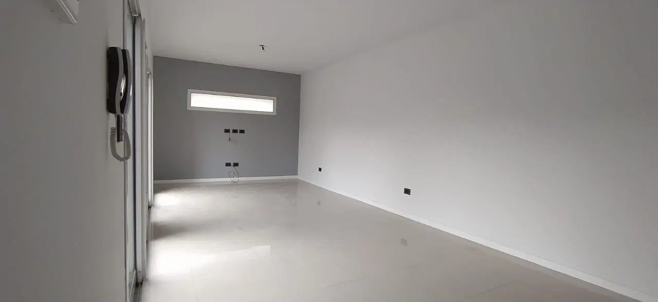 Casa tipo duplex con terraza en Fisherton 5