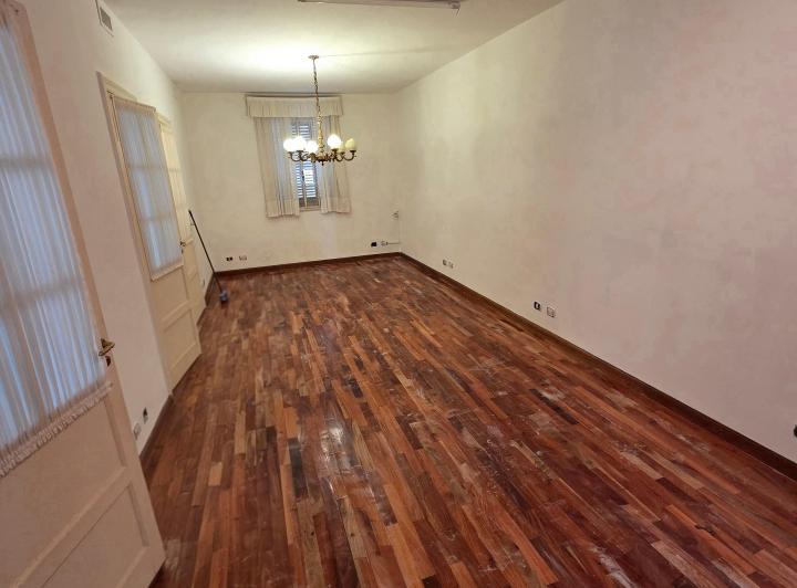 CHALET EN DOS PLANTAS EN QUILMES CENTRO (EXCLUSIVO USO COMERCIAL O PROFESIONAL) 2
