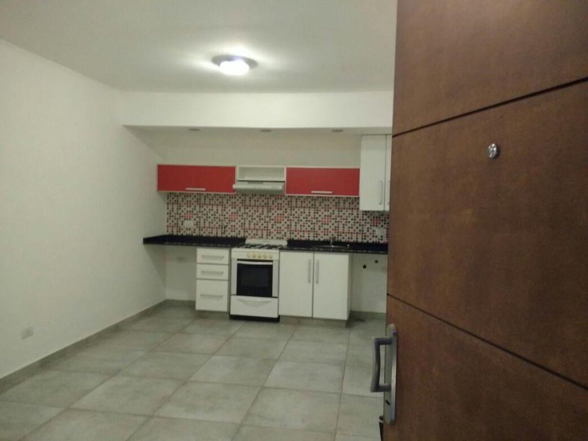 Foto de DEPARTAMENTOS DE 2 AMBIENTES A 50 METROS DE LA UNQUI BERNAL, imagen 2