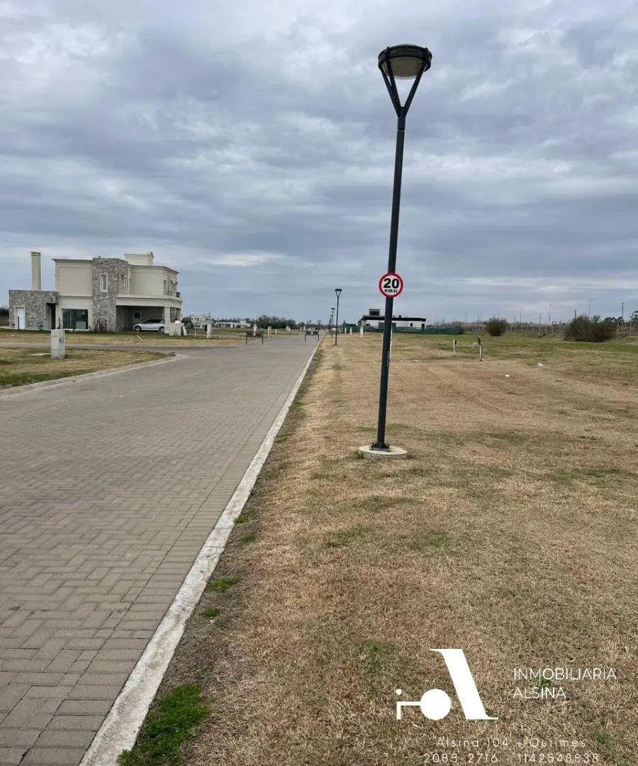 LOTE EN BARRIO PRIVADO EL CANO 8