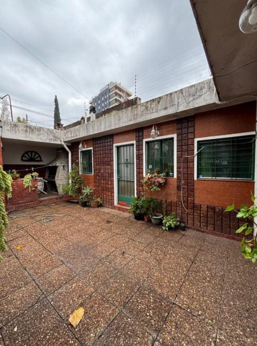 Foto de Excelente Local Comercial en Esquina – Av Vicente López y Jujuy, imagen 2