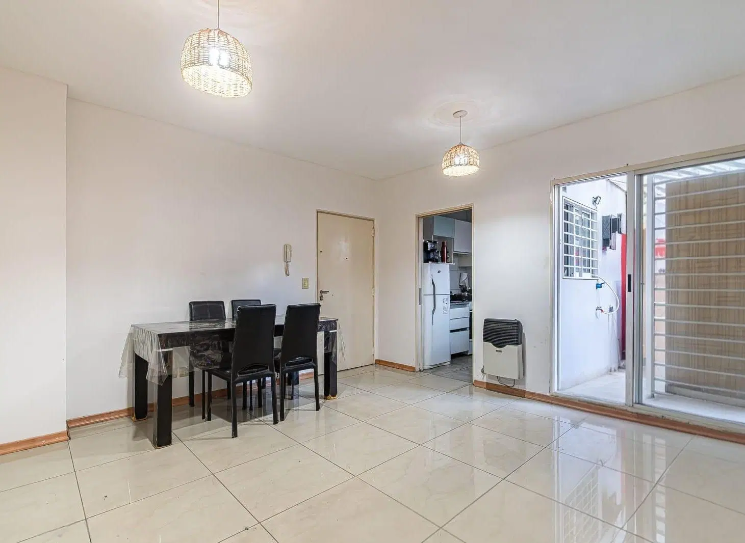 Venta departamento 2 ambientes, con patio en Paternal 4