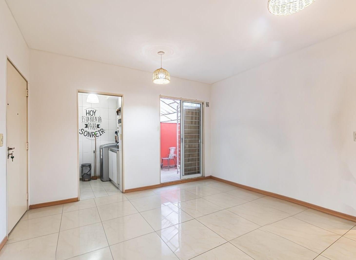 Venta departamento 2 ambientes, con patio en Paternal