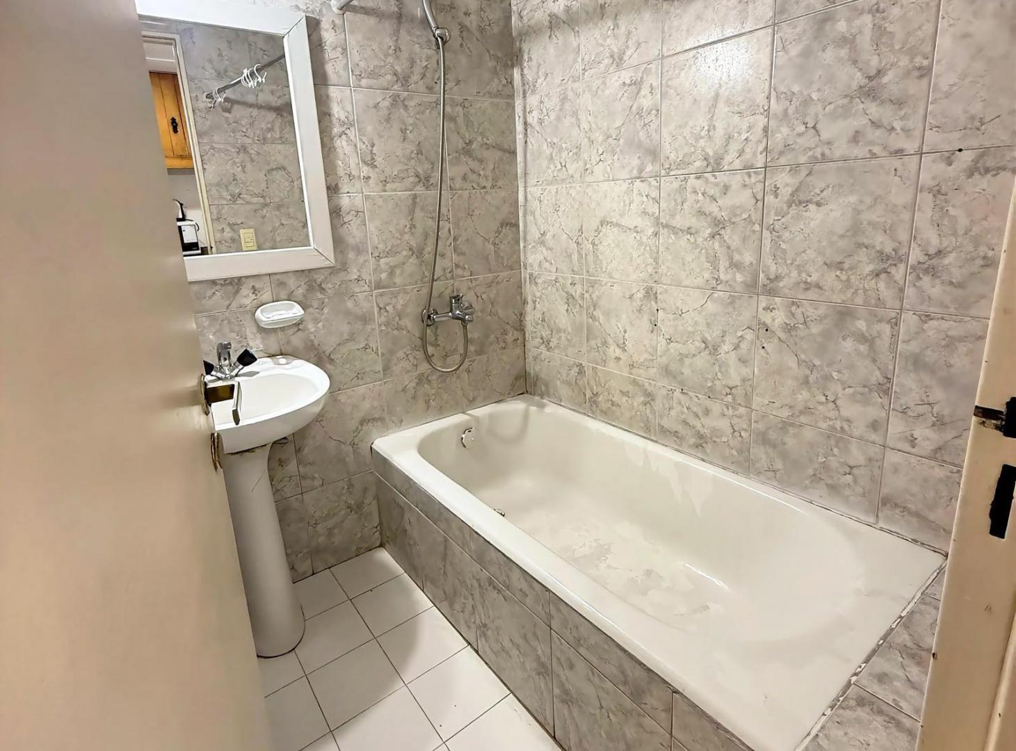 Foto de Departamento monoambiente equipado en alquiler permanente vista al lago, imagen 3