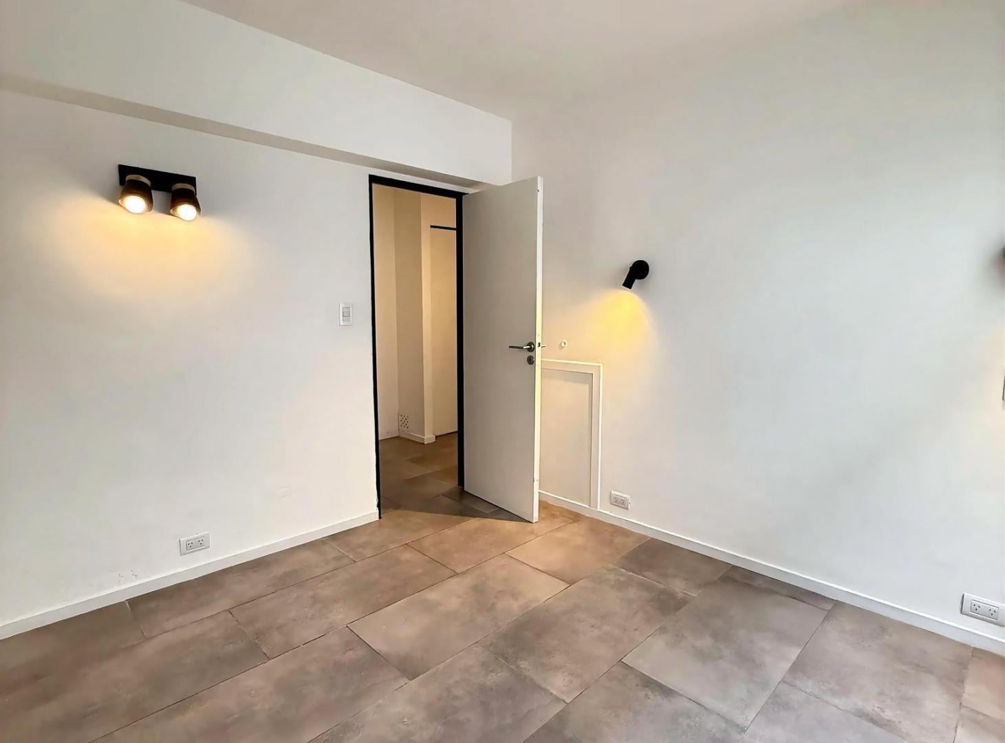 Foto de Departamento centrico de 2 ambientes remodelado , centro de Bariloche, imagen 1