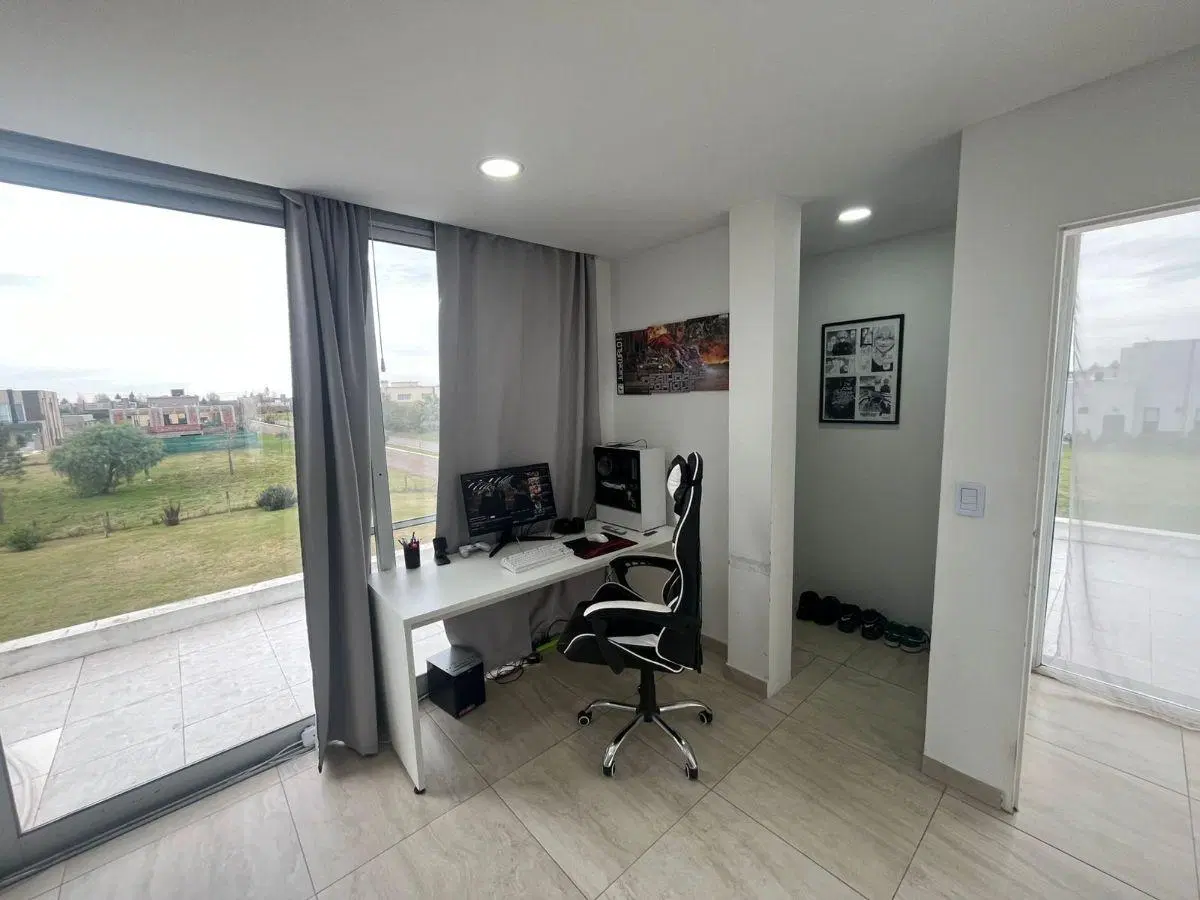 CASA EN VENTA 4 AMBIENTES- BARRIO CRUZ DEL SUR 3