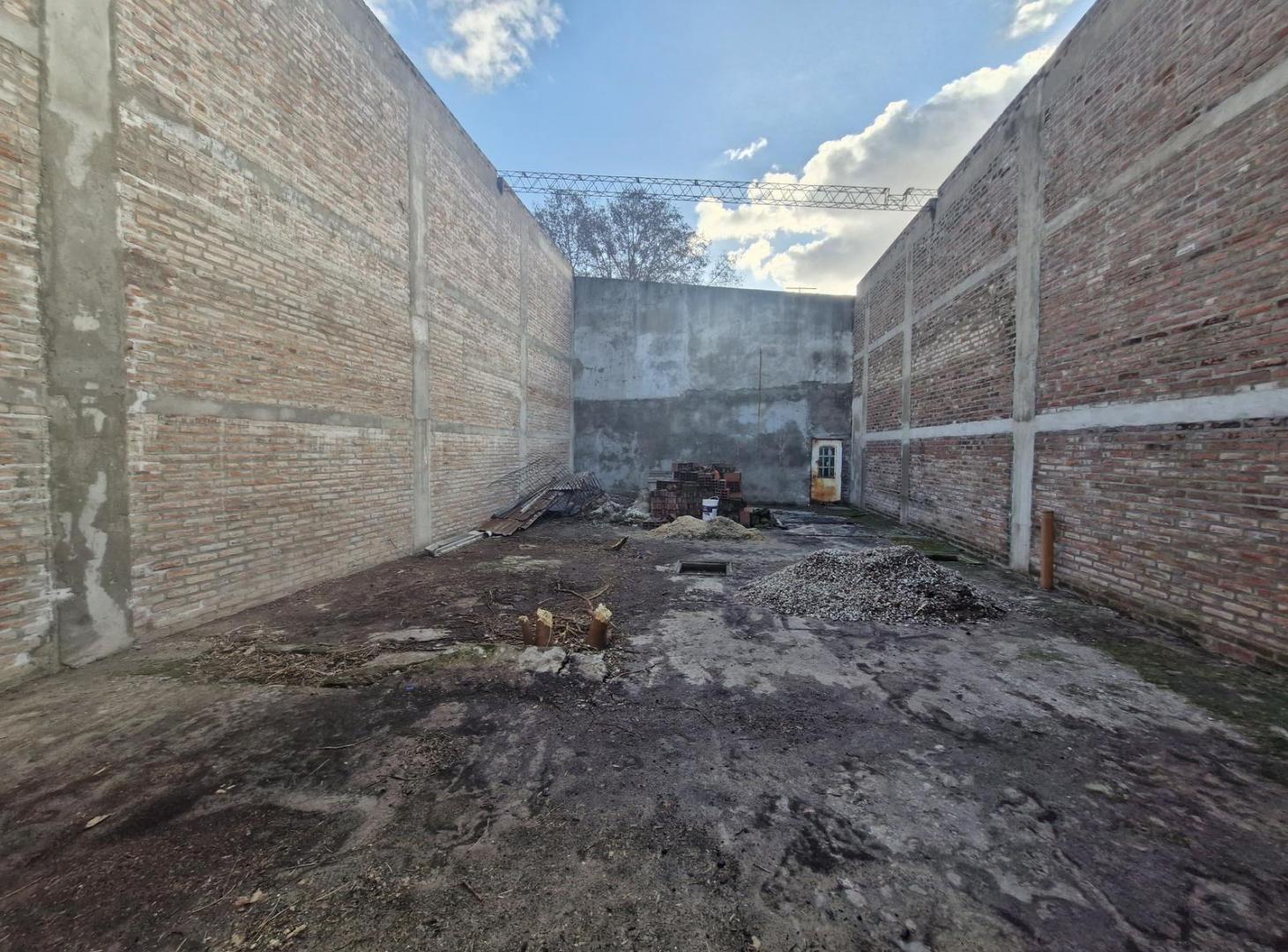VENTA-TERRENO INTERNO-CON PROYECTO 3 DUPLEX-BARRIO BELLA VISTA