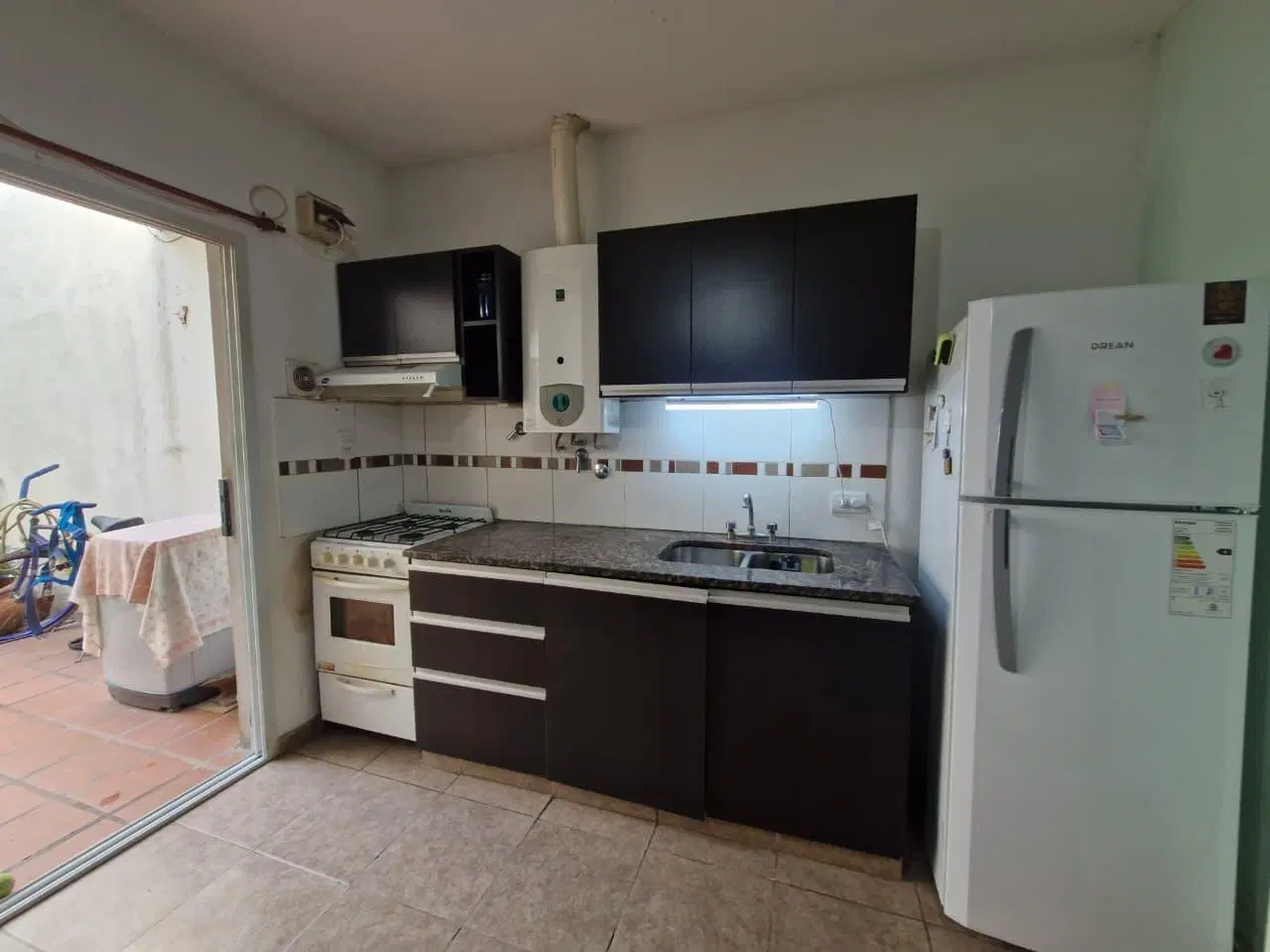 VENTA-DEPARTAMENTO 2 DORMITORIOS-PATIO-COCHERA-ALBERDI 2