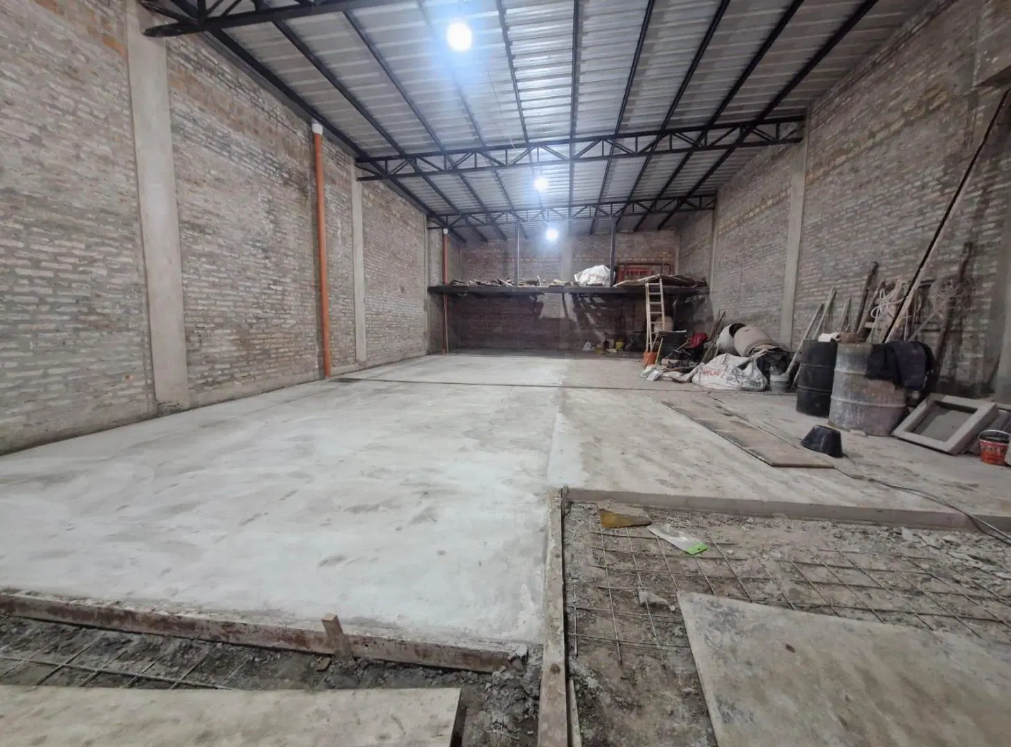 VENTA/PERMUTA-GALPON A ESTRENAR CON OFICINA-BARRIO BELLA VISTA 3
