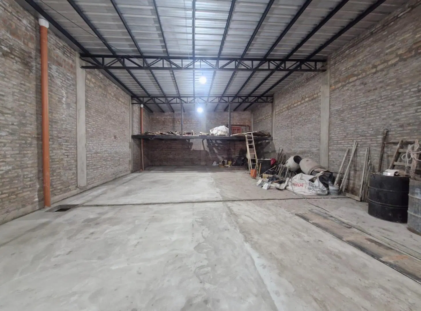 VENTA/PERMUTA-GALPON A ESTRENAR CON OFICINA-BARRIO BELLA VISTA 2