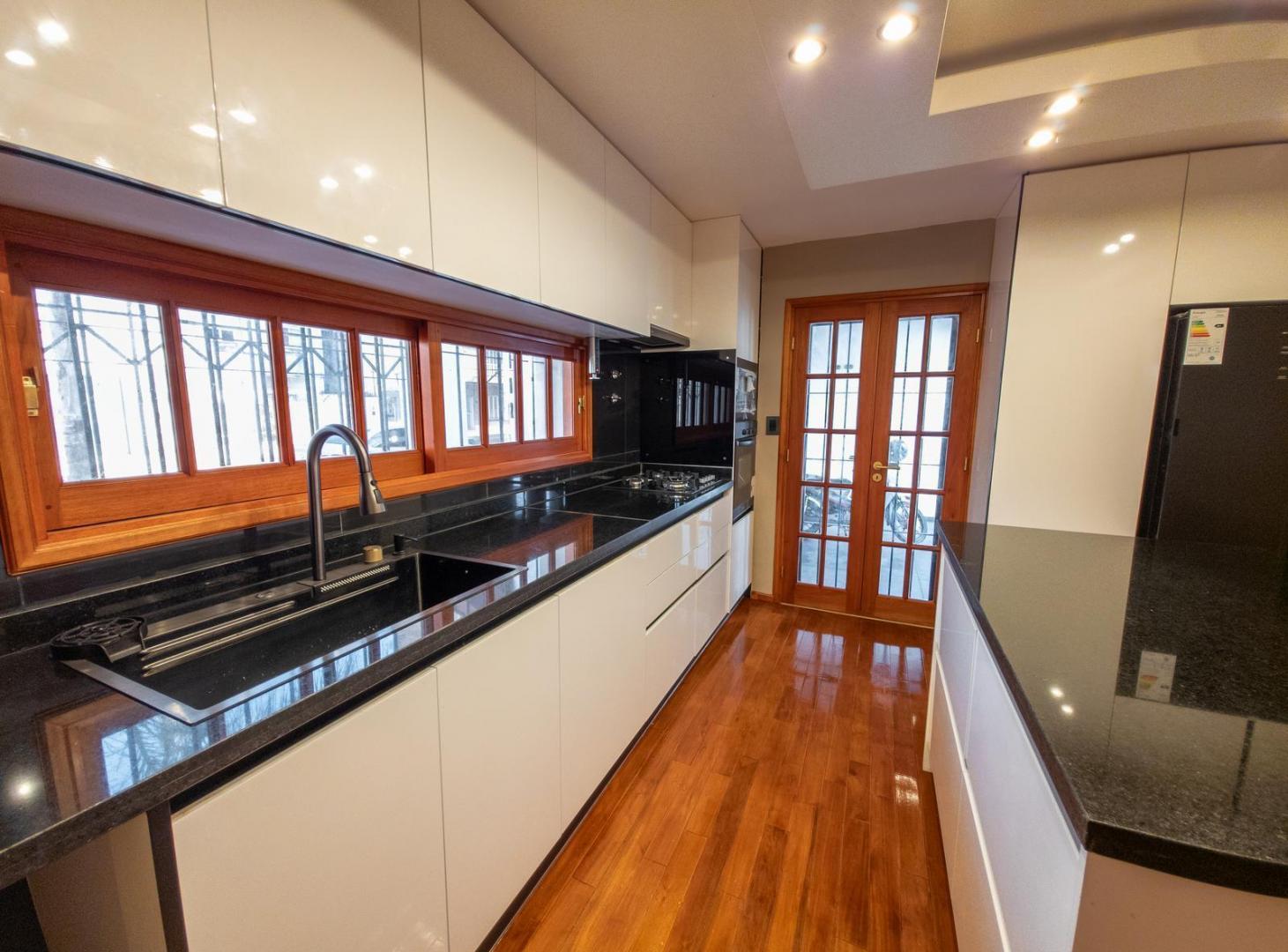 Foto de CASA 4 DORMITORIOS, PILETA, COCHERA, imagen 4