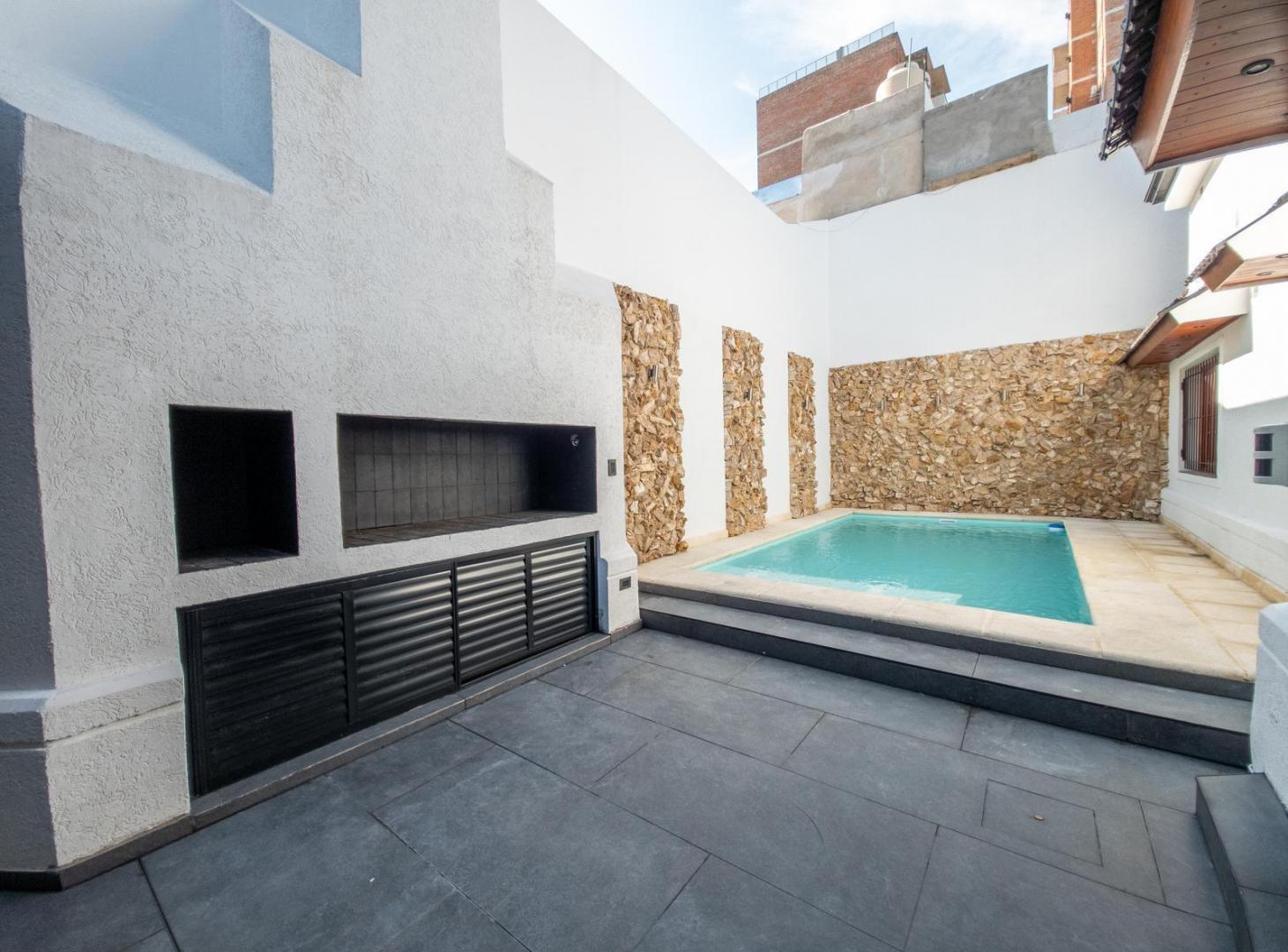Foto de CASA 4 DORMITORIOS, PILETA, COCHERA, imagen 3