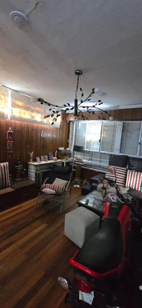 Venta de Casa 4 AMBIENTES a Reciclar con Pileta, La Plata 2