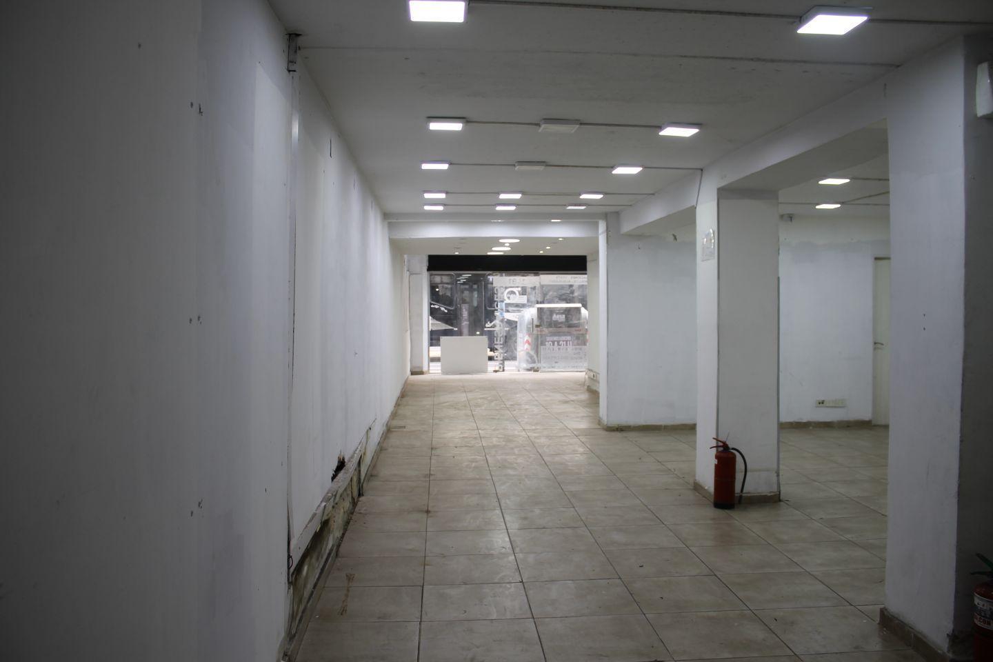 Foto de Excelente Local ALQUILER - Córdoba y Paraná - RECOLETA, imagen 3